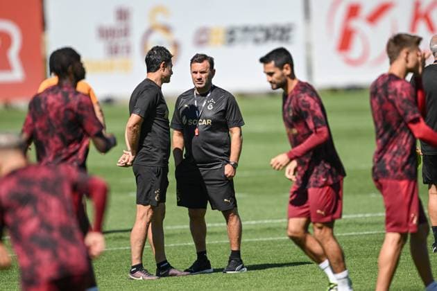 Ahead of UEFA Champions League: Eintracht Frankfurt v Galatasaray ISTANBUL, TURKIYE - SEPTEMBER 17: Head coach Okan Buruk of Galatasaray leads training session at Metin Oktay Facilities in Istanbul, Turkiye on September 17, 2025, ahead of UEFA Champions League football match between Eintracht Frankfurt and Galatasaray to be held at Deutsche Bank Park, in Frankfurt, Germany. Abdullah Guclu Anadolu Istanbul Turkey. Editorial use only. Please get in touch for any other usage.  Copyright: x2025xAnadoluxAbdullahxGuclux