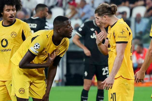 Serhou Guirassy (Borussia Dortmund) und Marcel Sabitzer (Borussia Dortmund) diskutieren vor der Ausfuehrung des Handelfmeters, UEFA Champions League 2025 26 League Phase MD1, Juventus v Borussia Dortmund, Juventus Stadium am 16. September 2025 in Turin, Italien. (Foto von Marco Steinbrenner DeFodi Images) Serhou Guirassy (Borussia Dortmund) und Marcel Sabitzer (Borussia Dortmund) discuss before executing the penalty kick, UEFA Champions League 2025 26 League Phase MD1, Juventus v Borussia Dortmund, Juventus Stadium, September 16, 2025 in Turin, Italy. (Photo by Marco Steinbrenner DeFodi Images)