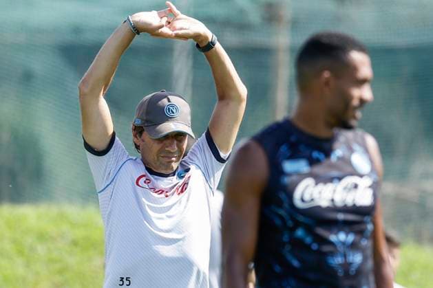 CL training session SSC Napoli Napoli™s Italian coach Antonio Conte during a training session on the eve of the UEFA Champions League soccer match between Manchester City and SSC Napoli at SSC Napoli Training Center in Castelvolturno, Italy, 17 September 2025. _BPH1749 Copyright: xAntonioxBalascox
