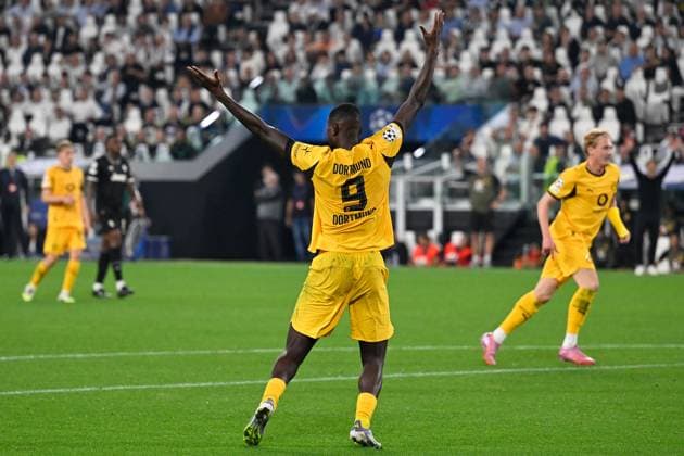 Turin, Allianz Stadium, 16.09.25, ITA, Herren, UEFA Champions Leaugue, Saison 2025-2026, Juventus Turin - Borussia Dortmund Bild: Das Trikot von Serhou GUIRASSY (Dortmund) zeigt auf der Rueckseite nicht seinen Namen sondern zweimal die Aufschrift Dortmund. Trikot-Panne! UEFA regulations prohibit any use of photographs as image sequences and or quasi-video. Piemont Italien