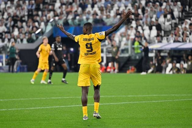 Turin, Allianz Stadium, 16.09.25, ITA, Herren, UEFA Champions Leaugue, Saison 2025-2026, Juventus Turin - Borussia Dortmund Bild: Das Trikot von Serhou GUIRASSY (Dortmund) zeigt auf der Rueckseite nicht seinen Namen sondern zweimal die Aufschrift Dortmund. Trikot-Panne! UEFA regulations prohibit any use of photographs as image sequences and or quasi-video. Piemont Italien