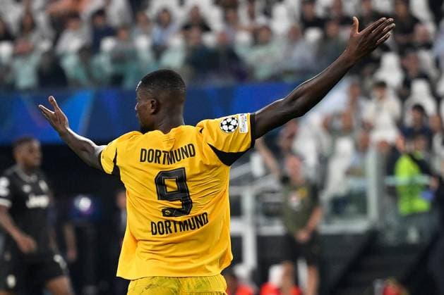 Turin, Allianz Stadium, 16.09.25, ITA, Herren, UEFA Champions Leaugue, Saison 2025-2026, Juventus Turin - Borussia Dortmund Bild: Das Trikot von Serhou GUIRASSY (Dortmund) zeigt auf der Rueckseite nicht seinen Namen sondern zweimal die Aufschrift Dortmund. Trikot-Panne! UEFA regulations prohibit any use of photographs as image sequences and or quasi-video. Piemont Italien