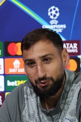 September 17, 2025, Manchester, Naples, England: Gianluigi Donnarumma of Manchester City speaks with media during a press conference, PK, Pressekonferenz ahead of the UEFA Champions League 2025 26 League Phase at Manchester City Football Academy on September 17, 2025 in Manchester, England Manchester England - ZUMAl131 20250917_zsp_l131_002 Copyright: xCiroxDexLucax