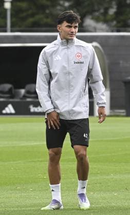 Ahead of UEFA Champions League: Eintracht Frankfurt v Galatasaray FRANKFURT, GERMANY - SEPTEMBER 17: Can Uzun of Eintracht Frankfurt attends training session at Deutsche Bank Park in Frankfurt, Germany on September 17, 2025, ahead of UEFA Champions League football match between Eintracht Frankfurt and Galatasaray. Halil Sagirkaya Anadolu Frankfurt Germany. Editorial use only. Please get in touch for any other usage.  Copyright: x2025xAnadoluxHalilxSagirkayax