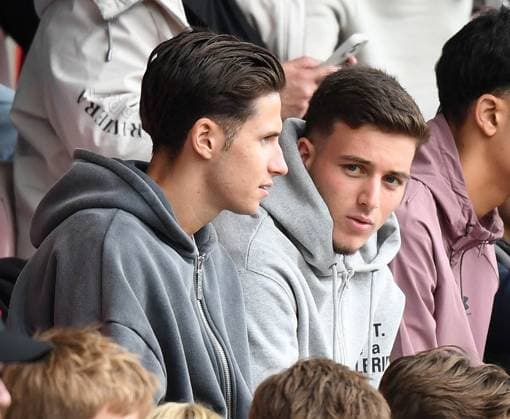 17.09.2025, xophax, Fussball - Regionalliga 1.FC Koeln 1.FC Köln II gegen Borussia Mönchengladbach II Auf der Tribüne: links Denis Huseinbasic , links und Said El Mala , rechts (DFL DFB REGULATIONS PROHIBIT ANY USE OF PHOTOGRAPHS as IMAGE SEQUENCES and or QUASI-VIDEO) Koeln