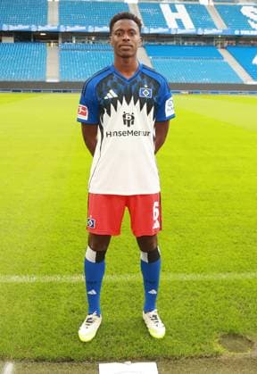 offizieller Portraittermin Verein Hamburger SV 2025 2026 Albert Sambi Lokonga ( Hamburger SV 6) 17.09.2025, Sporthalle, Hamburg, offizieller Portraittermin Verein Hamburger SV 2025 2026