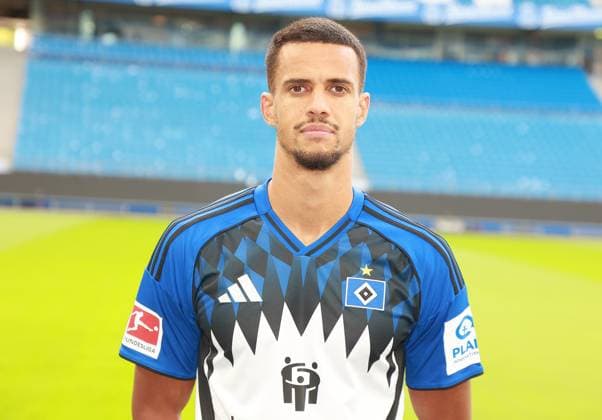 offizieller Portraittermin Verein Hamburger SV 2025 2026 Robert Glatzel ( Hamburger SV 9) 17.09.2025, Sporthalle, Hamburg, offizieller Portraittermin Verein Hamburger SV 2025 2026