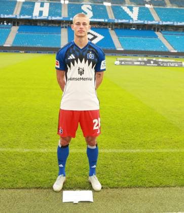 offizieller Portraittermin Verein Hamburger SV 2025 2026 Miro Muheim ( Hamburger SV 28) 17.09.2025, Sporthalle, Hamburg, offizieller Portraittermin Verein Hamburger SV 2025 2026