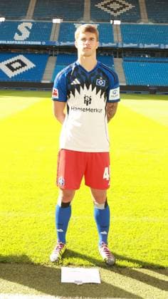 offizieller Portraittermin Verein Hamburger SV 2025 2026 Luka Vuskovic ( Hamburger SV 44) 17.09.2025, Sporthalle, Hamburg, offizieller Portraittermin Verein Hamburger SV 2025 2026