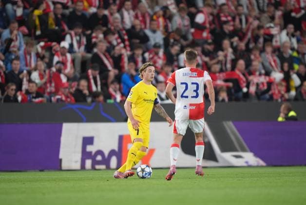 Champions League Slavia Prague Bodo Glimt Prague, Czech Republic 20250917 Bodo Glimts Patrick Berg and Slavia Pragues Michal Sadilek Champions League match between Slavia Prague and Bodo Glimt at Fortuna Arena in Prague Photo Terje Pedersen NTB Praha Czech Republic EDITORIAL USE ONLY RESTRICTED USE FOR BETTING COMPANIES  Copyright: xTerjexPedersenx xNTBx