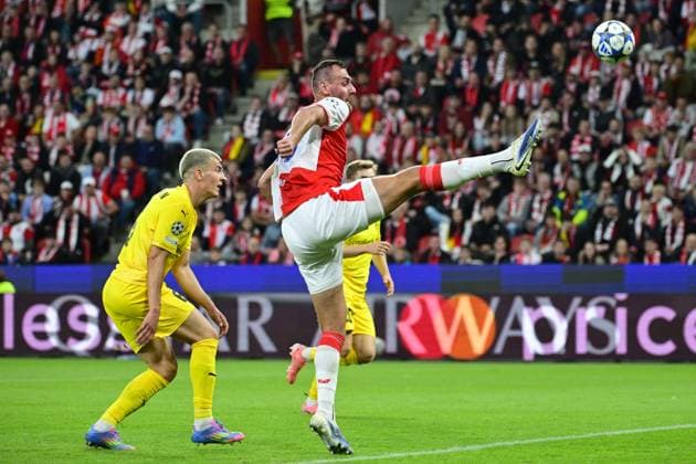 From left Tomas Chory of Slavia, Jostein Maurstad Gundersen of Bodo Glimt in action during the Football Champions League 1st round match Slavia Praha vs Bodo Glimt in Prague, Czech Republic, September 17, 2025. (CTKxPhoto VitxSimanek) CTKPhotoP2025091707809  CTKPhotoP2025091707809