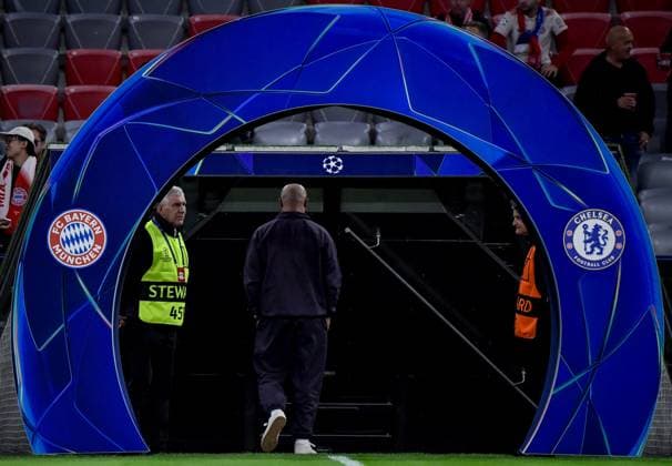 17.09.2025, xemx, Fussball UEFA Champions League, FC Bayern Muenchen - Chelsea London v.l. Cheftrainer Vincent Kompany (FC Bayern Muenchen) (DFL DFB REGULATIONS PROHIBIT ANY USE OF PHOTOGRAPHS as IMAGE SEQUENCES and or QUASI-VIDEO) Muenchen