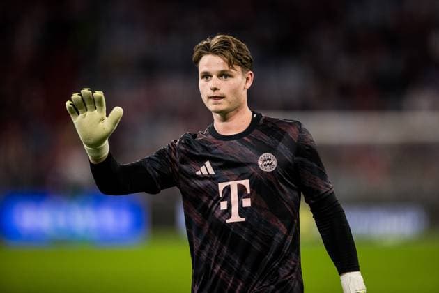 UEFA Champions League, FC Bayern München - FC Chelsea; 17.09.2025 Jonas Urbig (FC Bayern München, 40) im Warm Up UEFA Champions League, FC Bayern München - FC Chelsea; München, Allianz Arena am 17.09.2025 Copyright: xBEAUTIFULxSPORTS Wunderlx