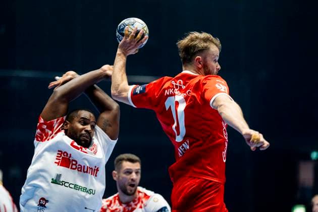 Handball, Champions League Kolstad Dinamo Bucuresti 31 28 Trondheim 20250917 Dinamo Bucurestis Pedro Veitia Valdez and Kolstads Magnus Sondena during the Champions League handball match between Kolstad and Dinamo Bucuresti in Trondheim Spektrum 31 28 Photo Ole Martin Wold NTB Trondheim Norway EDITORIAL USE ONLY RESTRICTED USE FOR BETTING COMPANIES  Copyright: xOlexMartinxWoldx xNTBx