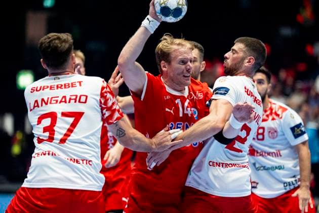 Handball, Champions League Kolstad Dinamo Bucuresti 31 28 Trondheim 20250917 Dinamo Bucurestis Haniel Vinicius Inoue Langaro and Kolstads Magnus Gullerud during the Champions League handball match between Kolstad and Dinamo Bucuresti in Trondheim Spektrum 31 28 Photo Ole Martin Wold NTB Trondheim Norway EDITORIAL USE ONLY RESTRICTED USE FOR BETTING COMPANIES  Copyright: xOlexMartinxWoldx xNTBx