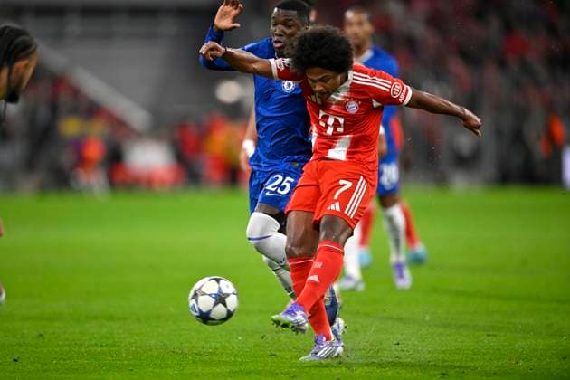 Torschuss Aktion Torchance Serge Gnabry FC Bayern Muenchen FCB (07) gegen Moises Caicedo Chelsea FC The Blues (25) FC Bayern Muenchen FCB vs Chelsea FC Spieltag 01 17.09.2025 DFL REGULATIONS PROHIBIT ANY USE OF PHOTOGRAPHS AS IMAGE SEQUENCES AND OR QUASI-VIDEO FC Bayern Muenchen FCB vs Cheelsea FC
