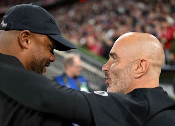 17.09.2025, Fussball UEFA Championsleague 2025 2026: 1.Spieltag, FC Bayern München - FC Chelsea, in der Allianz-Arena München. v.l. Trainer Vincent Kompany (FC Bayern München) und Trainer Enzo Maresca (FC Chelsea)