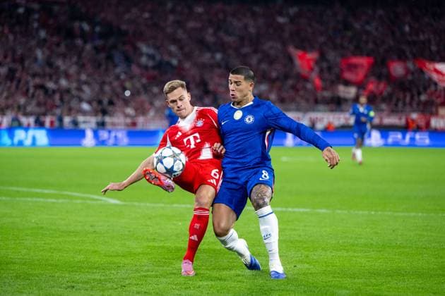 Joshua Kimmich (FC Bayern Muenchen, 06) im Zweikampf mit Enzo Fernandez (FC Chelsea, 08), GER, FC Bayern Muenchen vs FC Chelsea FC, Fussball, UEFA Champions League, Ligaphase, 1. Spieltag, Saison 2025 2026, 17.09.2025 GER, FC Bayern Muenchen vs FC Chelsea FC, Fussball, UEFA Champions League, Ligaphase, 1. Spieltag, Spielzeit 2025 2026, 17.09.2025 Muenchen Copyright: xEibner-Pressefoto Memmlerx EP_MMR