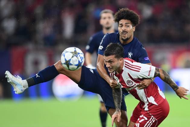 UEFA Champions League - Olympiacos FC vs Pafos FC - Olympiacos player Gabriel Strefezza in action against Mislav Orsic of Pafos during the UEFA Champions League Phase matchday 1 soccer match between Olympiacos FC and Pafos FC in Stadium Georgios Karaiskakis in Piraeus, Greece, 17 September 2025.. IMAGO ONE INCH PRODUCTIONS PIRAEUS Greece Copyright: xONExINCHxPRODUCTIONSx 6659322