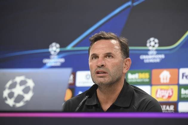 Ahead of UEFA Champions League: Eintracht Frankfurt v Galatasaray FRANKFURT, GERMANY - SEPTEMBER 17: Head coach Okan Buruk of Galatasaray makes a speech as he holds a press conference, PK, Pressekonferenz with his player Kaan Ayhan (not seen) at Deutsche Bank Park in Frankfurt, Germany on September 17, 2025, ahead of UEFA Champions League football match between Eintracht Frankfurt and Galatasaray. Halil Sagirkaya Anadolu Frankfurt Germany. Editorial use only. Please get in touch for any other usage.  Copyright: x2025xAnadoluxHalilxSagirkayax