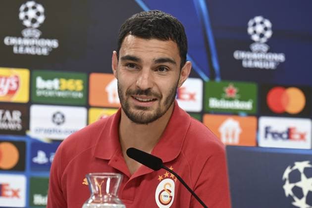 Ahead of UEFA Champions League: Eintracht Frankfurt v Galatasaray FRANKFURT, GERMANY - SEPTEMBER 17: Kaan Ayhan of Galatasaray makes a speech as he holds a press conference, PK, Pressekonferenz with his head coach Okan Buruk (not seen) at Deutsche Bank Park in Frankfurt, Germany on September 17, 2025, ahead of UEFA Champions League football match between Eintracht Frankfurt and Galatasaray. Halil Sagirkaya Anadolu Frankfurt Germany. Editorial use only. Please get in touch for any other usage.  Copyright: x2025xAnadoluxHalilxSagirkayax