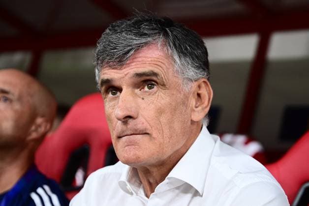 UEFA Champions League - Olympiacos FC vs Pafos FC - Olympiacos coach Jose Luis Mendilibar in action during the UEFA Champions League Phase matchday 1 soccer match between Olympiacos FC and Pafos FC in Stadium Georgios Karaiskakis in Piraeus, Greece, 17 September 2025.. IMAGO ONE INCH PRODUCTIONS PIRAEUS Greece Copyright: xONExINCHxPRODUCTIONSx 6659264