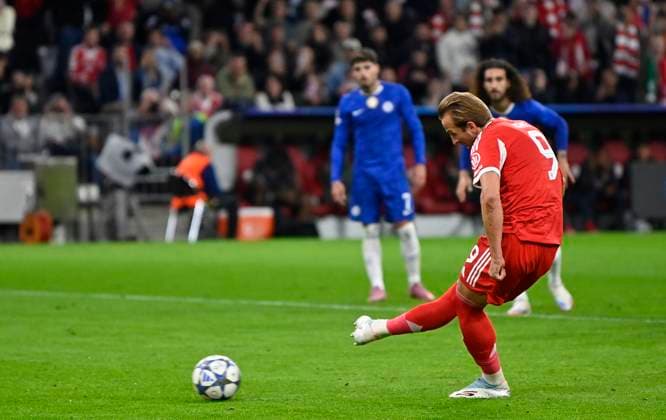 TOR zum 2:0 Harry Kane FC Bayern Muenchen FCB (09) Torschuss Aktion Torchance Elfmeter, Strafstoss FC Bayern Muenchen FCB vs Chelsea FC Spieltag 01 17.09.2025 DFL REGULATIONS PROHIBIT ANY USE OF PHOTOGRAPHS AS IMAGE SEQUENCES AND OR QUASI-VIDEO FC Bayern Muenchen FCB vs Cheelsea FC