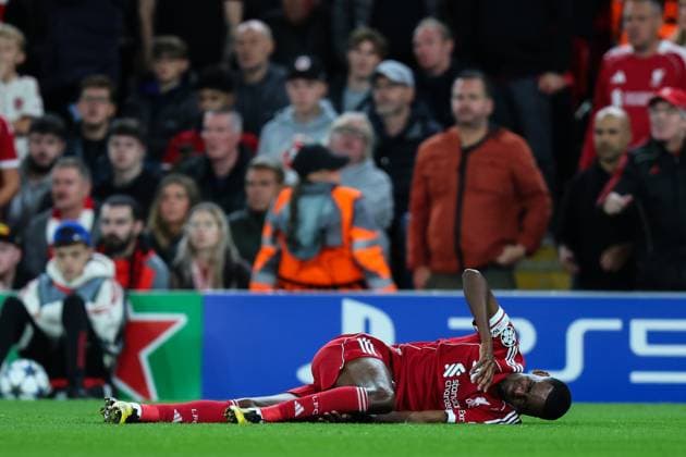 Liverpool, England, 17th September 2025. Alexander Isak of Liverpool goes down injured during the Liverpool vs Atletico Madrid UEFA Champions League match at Anfield, Liverpool. Picture credit should read: James Baylis Sportimage EDITORIAL USE ONLY. No use with unauthorised audio, video, data, fixture lists, club league logos or live services. Online in-match use limited to 120 images, no video emulation. No use in betting, games or single club league player publications. SPI_045_JB_LIV_ATM_ SPI-4140-0045