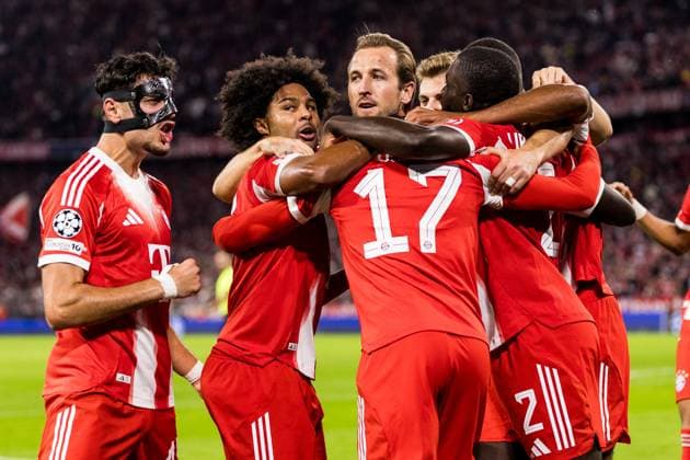 UEFA Champions League, FC Bayern München - FC Chelsea; 17.09.2025 Jubel nach dem Eigentor von Trevoh Chalobah (FC Chelsea, 23) - Michael Olise (FC Bayern München, 17) zum 1:0 UEFA Champions League, FC Bayern München - FC Chelsea; München, Allianz Arena am 17.09.2025 Copyright: xBEAUTIFULxSPORTS Wunderlx