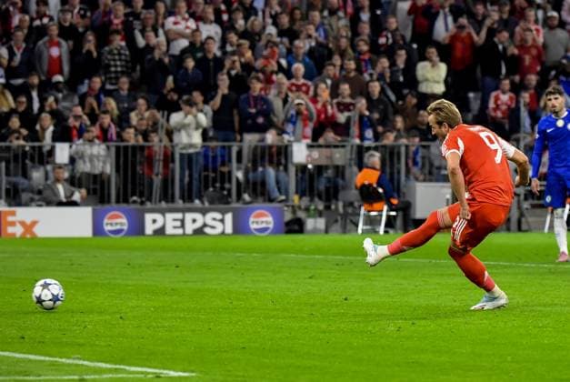 17.09.2025, xemx, Fussball UEFA Champions League, FC Bayern Muenchen - Chelsea London v.l. Harry Kane (FC Bayern Muenchen) Goal scored, erziehlt das Tor zum 2:0 (DFL DFB REGULATIONS PROHIBIT ANY USE OF PHOTOGRAPHS as IMAGE SEQUENCES and or QUASI-VIDEO) Muenchen