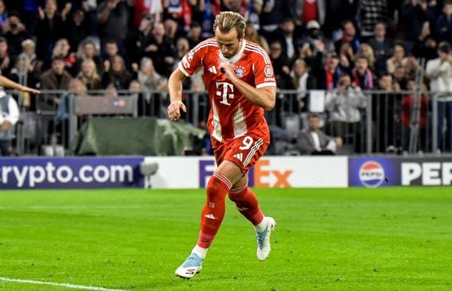 17.09.2025, xemx, Fussball UEFA Champions League, FC Bayern Muenchen - Chelsea London v.l. Harry Kane (FC Bayern Muenchen) Jubel, Torjubel, celebrate the goal, jubelt ueber das Tor zum 2:0 (DFL DFB REGULATIONS PROHIBIT ANY USE OF PHOTOGRAPHS as IMAGE SEQUENCES and or QUASI-VIDEO) Muenchen