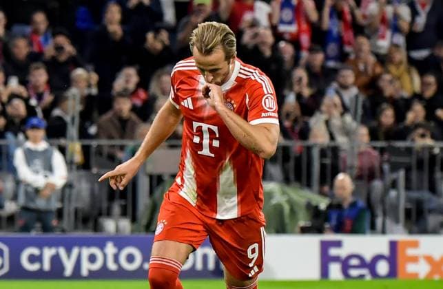 17.09.2025, xemx, Fussball UEFA Champions League, FC Bayern Muenchen - Chelsea London v.l. Harry Kane (FC Bayern Muenchen) Jubel, Torjubel, celebrate the goal, jubelt ueber das Tor zum 2:0 (DFL DFB REGULATIONS PROHIBIT ANY USE OF PHOTOGRAPHS as IMAGE SEQUENCES and or QUASI-VIDEO) Muenchen