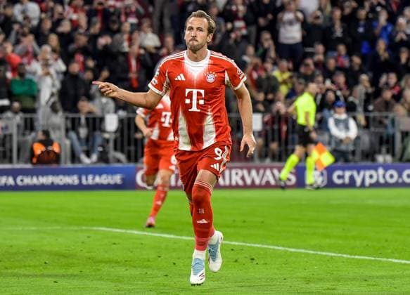 17.09.2025, xemx, Fussball UEFA Champions League, FC Bayern Muenchen - Chelsea London v.l. Harry Kane (FC Bayern Muenchen) Jubel, Torjubel, celebrate the goal, jubelt ueber das Tor zum 2:0 (DFL DFB REGULATIONS PROHIBIT ANY USE OF PHOTOGRAPHS as IMAGE SEQUENCES and or QUASI-VIDEO) Muenchen
