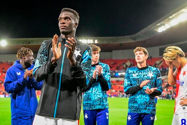 Youssoupha Mbodji of Slavia greets fans after the Football Champions League 1st round match Slavia Praha vs Bodo Glimt in Prague, Czech Republic, September 17, 2025. (CTKxPhoto VitxSimanek) CTKPhotoP2025091709075  CTKPhotoP2025091709075