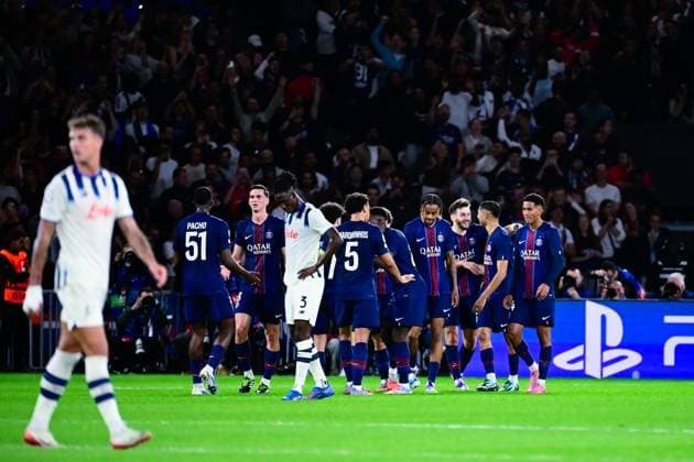 FOOTBALL : PSG vs Atalanta - Ligue des Champions - 17 09 2025 Khvicha Kvaratskhelia ( 7 - PSG ) celebrates with teammates during the UEFA Champions League match between Paris Saint Germain and Atalanta BC at Parc Des Princes on September 17 , 2025 in Paris, France. ( Photo by Federico Pestellini PsnewZ ) - ParisFrance  Copyright: xFedericoxPestellinix