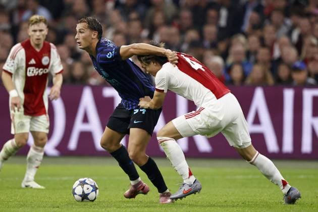 AMSTERDAM - (l-r) Pio Esposito of FC Internazionale Milano, Ko Itakura of Ajax during the UEFA Champions League match between AFC Ajax and FC Internazionale Milano at the Johan Cruijff ArenA on September 17, 2025 in Amsterdam, Netherlands. ANP Hollandse Hoogte Maurice van Steen UEFA Champions League 2025 26 xVIxANPxSportx xMauricexvanxSteenxIVx 536650785 originalFilename: 536650785.jpg
