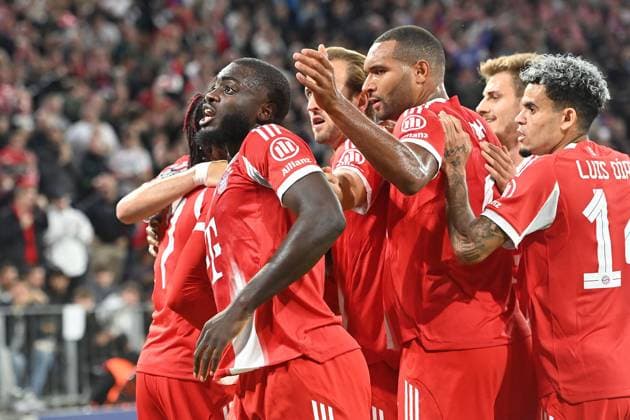 kollektiver Torjubel Dayot UPAMECANO (Bayern Muenchen),Harry KANE (Bayern Muenchen),Jonathan TAH (Bayern Muenchen),Luis DIAZ (Bayern Muenchen), Jubel,Freude,Begeisterung,, Aktion, Fussball Champions League,Saison 2025 26 ,1.Spieltag. FC Bayern Muenchen - FC Chelsea am 17.09.2025 A L L I A N Z A R E N A