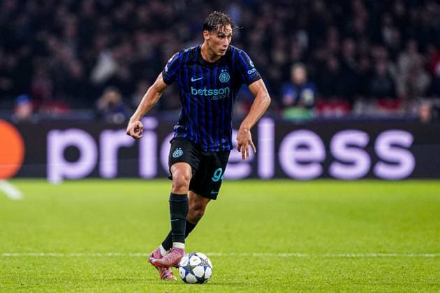 2025-09-17 AFC Ajax v FC Internazionale Milano - UEFA Champions League 2025 26 League Phase AMSTERDAM, NETHERLANDS - SEPTEMBER 17: Pio Esposito of FC Internazionale Milano dribbles during the UEFA Champions League 2025 26 League Phase match between AFC Ajax and FC Internazionale Milano at Johan Cruijff ArenA on September 17, 2025 in Amsterdam, Netherlands. Amsterdam Johan Cruijff ArenA Netherlands Content not available for redistribution in The Netherlands directly or indirectly through any third parties. Copyright: xAndrexWeeningx