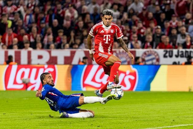 UEFA Champions League, FC Bayern München - FC Chelsea; 17.09.2025 Zweikampf Malo Gusto (FC Chelsea, 27), Luis Diaz (FC Bayern München, 14) UEFA Champions League, FC Bayern München - FC Chelsea; München, Allianz Arena am 17.09.2025 Copyright: xBEAUTIFULxSPORTS Wunderlx