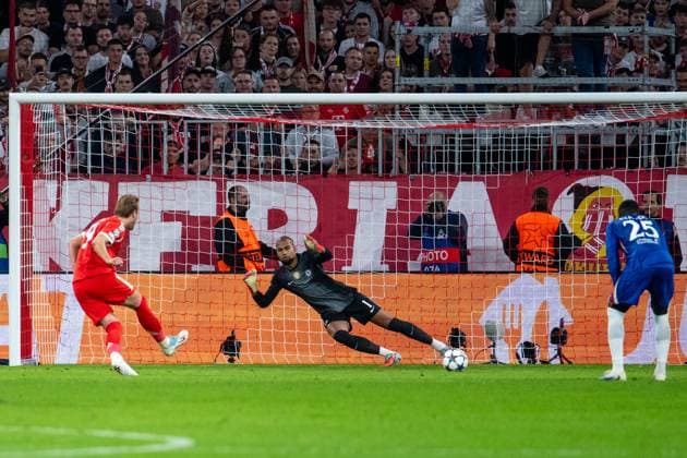 Harry Kane (FC Bayern Muenchen, 09) trifft das Tor zum 2:0 per Elfmeter gegen Robert Sanchez (FC Chelsea, 01), GER, FC Bayern Muenchen vs FC Chelsea FC, Fussball, UEFA Champions League, Ligaphase, 1. Spieltag, Saison 2025 2026, 17.09.2025 GER, FC Bayern Muenchen vs FC Chelsea FC, Fussball, UEFA Champions League, Ligaphase, 1. Spieltag, Spielzeit 2025 2026, 17.09.2025 Muenchen Copyright: xEibner-Pressefoto Memmlerx EP_MMR