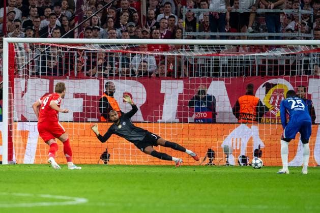 Harry Kane (FC Bayern Muenchen, 09) trifft das Tor zum 2:0 per Elfmeter gegen Robert Sanchez (FC Chelsea, 01), GER, FC Bayern Muenchen vs FC Chelsea FC, Fussball, UEFA Champions League, Ligaphase, 1. Spieltag, Saison 2025 2026, 17.09.2025 GER, FC Bayern Muenchen vs FC Chelsea FC, Fussball, UEFA Champions League, Ligaphase, 1. Spieltag, Spielzeit 2025 2026, 17.09.2025 Muenchen Copyright: xEibner-Pressefoto Memmlerx EP_MMR