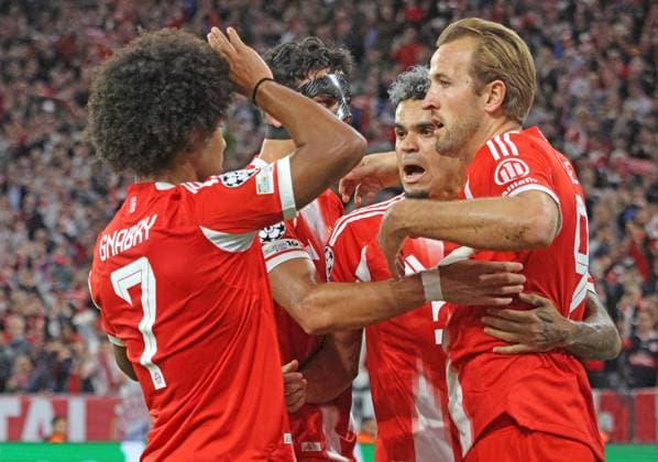 v.l. 7 Serge Gnabry, 45 Aleksandar Pavlovic, 14 Luis Diaz, 9 Harry Kane (FCB) Jubel, Torjubel, Fussball FC Bayern München - Chelsea FC UEFA Champions League 17.09.2025 Allianz Arena FOTO: Mladen Lackovic LakoPress
