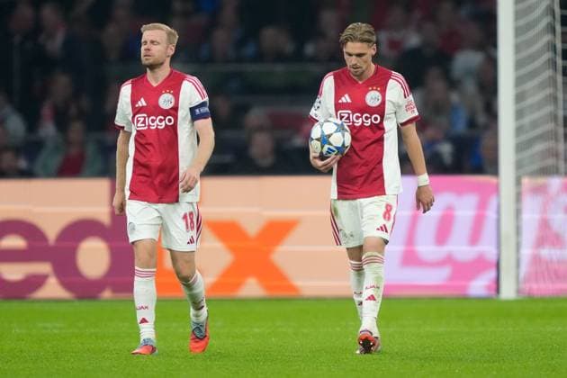 AMSTERDAM, 17-09-2025, Johan Cruijff ArenA ,season 2025 2026 , UEFA Champions League football , league phase, .Match between Ajax and Inter Milan , Picture shows Ajax player Davy Klaassen, Ajax player Kenneth Taylor Ajax - Inter  x31067197x Copyright: