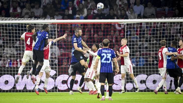 AMSTERDAM - Marcus Thuram (2nd L) of Internazionale scores the 0-2 during the UEFA Champions League match between Ajax and Internazionale at the Johan Cruijff ArenA on September 17, 2025 in Amsterdam, Netherlands. ANP OLAF KRAAK UEFA Champions League 2025 26 xVIxANPxSportx xxANPxIVx 536654691 originalFilename: 536654691.jpg