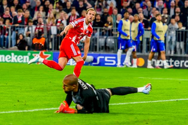 GER, UEFA CL, FC Bayern Muenchen (GER) vs FC Chelsea (GBR) 17.09.2025, Allianz Arena, Muenchen, GER, UEFA CL, FC Bayern Muenchen (GER) vs FC Chelsea (GBR) , UEFA regulations prohibit any use of photographs as image sequences and or quasi-video, im Bild Tor zum 3-1 durch Harry Kane (FCB 9) mit Robert S‡nchez (CFC 1)