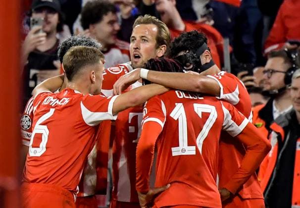 17.09.2025, xemx, Fussball UEFA Champions League, FC Bayern Muenchen - Chelsea London v.l. Harry Kane (FC Bayern Muenchen) Jubel, Torjubel, celebrate the goal, jubelt ueber das Tor zum 3:1 (DFL DFB REGULATIONS PROHIBIT ANY USE OF PHOTOGRAPHS as IMAGE SEQUENCES and or QUASI-VIDEO) Muenchen