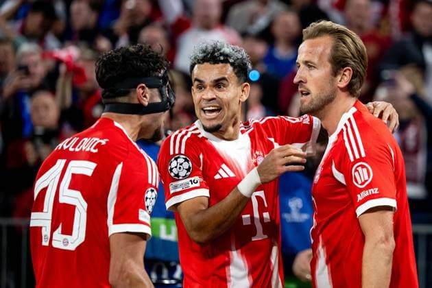 Harry Kane (FC Bayern Muenchen, 09), Luis Diaz (FC Bayern Muenchen, 14), Aleksandar Pavlovic (FC Bayern Muenchen, 45) jubeln ueber das Tor zum 3:1, GER, FC Bayern Muenchen vs FC Chelsea FC, Fussball, UEFA Champions League, Ligaphase, 1. Spieltag, Saison 2025 2026, 17.09.2025 GER, FC Bayern Muenchen vs FC Chelsea FC, Fussball, UEFA Champions League, Ligaphase, 1. Spieltag, Spielzeit 2025 2026, 17.09.2025 Muenchen Copyright: xEibner-Pressefoto Memmlerx EP_MMR