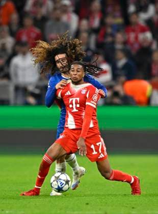 Zweikampf, Aktion Marc Cucurella Chelsea FC The Blues (03) gegen Michael Olise FC Bayern Muenchen FCB (17) FC Bayern Muenchen FCB vs Chelsea FC Spieltag 01 17.09.2025 DFL REGULATIONS PROHIBIT ANY USE OF PHOTOGRAPHS AS IMAGE SEQUENCES AND OR QUASI-VIDEO FC Bayern Muenchen FCB vs Cheelsea FC