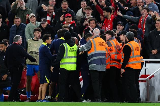 Liverpool, England, 17th September 2025. An incident involving Diego Simeone manager of Atletico Madrid following the goal to make it 3-2 during the Liverpool vs Atletico Madrid UEFA Champions League match at Anfield, Liverpool. Picture credit should read: James Baylis Sportimage EDITORIAL USE ONLY. No use with unauthorised audio, video, data, fixture lists, club league logos or live services. Online in-match use limited to 120 images, no video emulation. No use in betting, games or single club league player publications. SPI_084_JB_LIV_ATM SPI-4140-0084