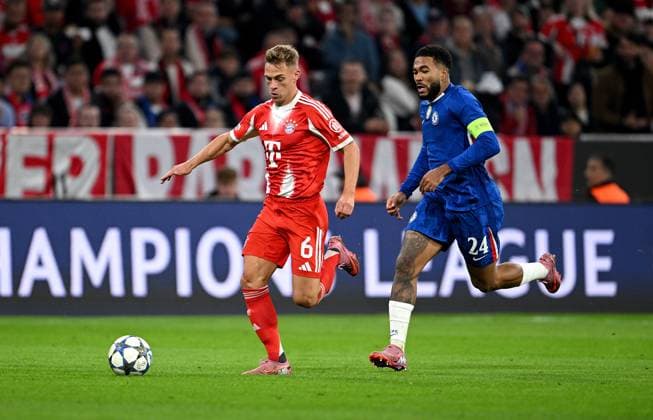 FUSSBALL CHAMPIONS LEAGUE SAISON 2025 2026 Vorrunde 1. Spieltag 17.09.2025 FC Bayern Muenchen - FC Chelsea London Joshua Kimmich (li, FC Bayern Muenchen) gegen Reece James (re, FC Chelsea)